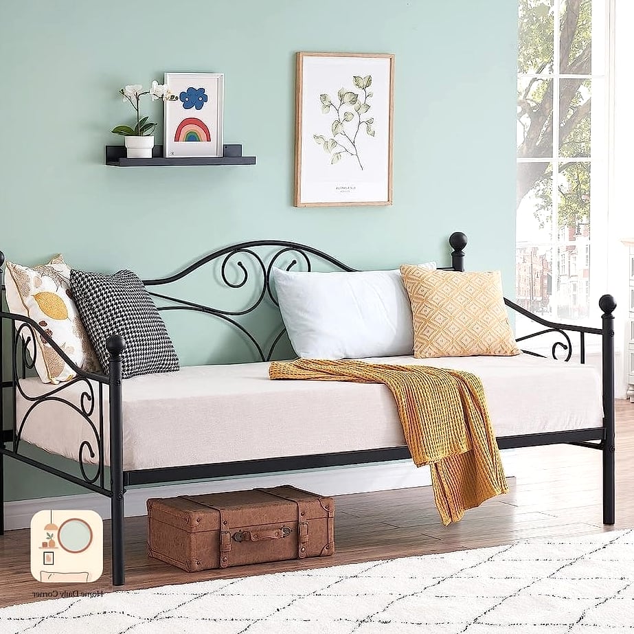 Minimalist Metal Frame Day Bed